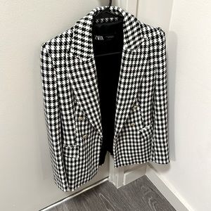 Black and white Zara blazer